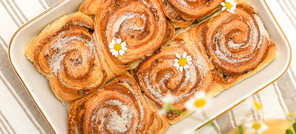 Lemon Sweet Rolls with Lemon Curd Filling